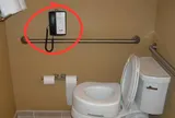 Tại sao nhiều khách sạn hiện nay lại lắp điện thoại trong nhà vệ sinh?