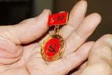 Đồng ý: Tặng 900.000 đồng cho Đảng viên (gồm 500.000 đồng tiền mặt và 400.000 đồng tặng phẩm) theo Nghị quyết 64