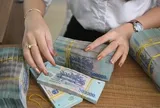 Chính thức: Cắt 800.000 đồng - 1.200.000 đồng/người/tháng đối với Cán bộ có trình độ Đại học, Cao đẳng ở Nghị quyết 07, cụ thể ra sao?