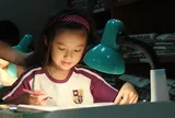 Tại sao trẻ con có thể nhớ một bài hát rất lâu nhưng lại quên bài học vừa học hôm qua?