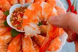 Luộc tôm nên dùng nước sôi hay nước lạnh sẽ ngon hơn?
