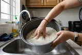 Tại sao không nên vo gạo 2 lần trong nồi cơm điện?