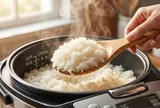 Tại sao không nên mở nắp nồi cơm điện để xới cho đến khi cơm chín hẳn?