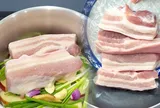 Cách luộc thịt lợn không dùng nước, thịt mềm mọng, ngọt lừ
