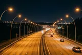 Tại sao đèn đường thường có màu vàng chứ không phải màu trắng?