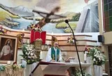Cây thánh giá rơi khỏi tường, đập trúng đầu linh mục gây tử vong: Clip hiện trường thót tim
