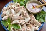 Luộc lòng lợn muốn trắng, giòn không hôi đừng chỉ cho hành, gừng: Cho thêm thứ này vào lòng ngon, giòn sần sật