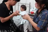 Sinh con có ngoại hình khác lạ được hỏi mua với giá 200 triệu, người mẹ nghèo quyết giữ con và hạnh phúc sau 17 năm