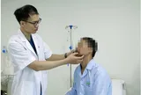 Bị người nhà cắn mất môi, người đàn ông đối mặt nguy cơ biến dạng mặt