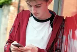 Sau 3 tháng cấm mạng xã hội trẻ em, Australia vẫn đau đầu vì TikTok, Facebook