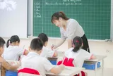 Giáo viên tiểu học hạng 2 phải đáp ứng tiêu chuẩn về năng lực chuyên môn, nghiệp vụ thế nào?