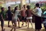 Công an làm việc với nhóm người hành hung 2 cô gái ở Hà Nội: Clip hé lộ chi tiết "đáng xấu hổ" về người đàn ông đi Lexus