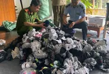 Bất ngờ kiểm tra hộ kinh doanh ở Hà Nội, lộ hơn 5.000 sản phẩm “nhái” thương hiệu Puma, Adidas, Nike