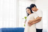 Bầu 8 tháng đi 100 cây số thăm chồng, tôi đang hạnh phúc thì phát hiện một thứ dưới gối, anh quỳ gối xin tha