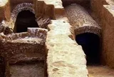 Khai quật mộ cổ 2.000 năm tuổi, chuyên gia hoảng hốt khi thấy “bóng đen” bất ngờ bò ra từ góc tối