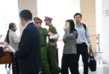 Những hình ảnh đầu tiên về cựu Bộ trưởng Y tế Nguyễn Thị Kim Tiến tại phiên tòa sáng nay (20/5)