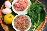 Sinh vật hiếm gặp, nhìn thì ám ảnh nhưng được xem như món đại bổ, giá chạm ngưỡng tiền triệu: Khi ăn nhất định phải có vỏ quýt, thì là, lá lốt
