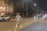 Nhiều người hoảng sợ trước cảnh 2 nhóm thanh thiếu niên hỗn chiến trước quán trà sữa: Công an nhanh chóng vào cuộc