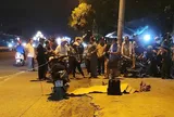 Vừa tấp xe vào lề, người phụ nữ 42 tuổi ngã gục tử vong: Camera an ninh hé lộ khoảnh khắc cuối cùng