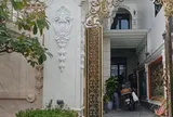 Nhìn bán xôi vỉa hè tưởng khổ nhưng ai có ngờ: người thì ở biệt thự 20 tỷ, người vi vu máy bay hạng thương gia