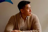 Cứu hành khách trên máy bay, nam bác sĩ bất ngờ "gây sốt" vì ngoại hình cực phẩm