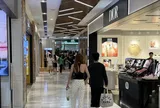 Một cặp đôi Vbiz nghi vấn “phim giả tình thật” tiếp tục bị team qua đường bắt gặp hẹn hò ở trung tâm thương mại