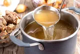 Bé gái lớp 5 mắc bệnh gút vì ăn uống: Bác sĩ liệt kê 5 "thủ phạm" giấu mặt trong thực đơn hàng ngày của trẻ
