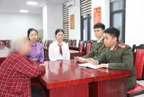 Người phụ nữ ôm 450 triệu đến ngân hàng, nhân viên lập tức báo công an