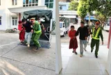 Ngã xe giữa đường khi đưa người thân đi cấp cứu ngộ độc lá ngón, nam thanh niên bật khóc vì hành động của công an
