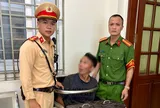 Danh tính người đàn ông cầm bồ cào lao ra đường đe dọa, đập phá xe ở Hà Nội