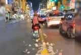 Người phụ nữ rải “tiền vàng mã” giữa đường TP.HCM: Lời khai bất ngờ tại cơ quan công an