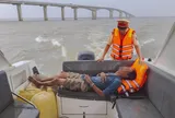 Nam thanh niên gieo mình xuống sông Cổ Chiên giữa mưa giông và màn giải cứu như phim hành động