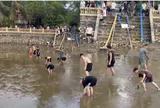 Tát cạn giếng làng để tìm vàng