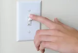 Muốn tiền điện không tăng chóng mặt mùa hè, đừng bỏ qua những mẹo này