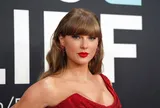Taylor Swift cán mốc tài sản 2 tỷ USD, chính thức là nữ nhạc sĩ giàu nhất lịch sử