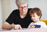 U70 trông cháu suốt mùa hè, ông nội cân nhắc một lựa chọn khó nói