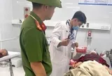 Cô gái 20 tuổi nằm bất tỉnh bên đường với nhiều vết thương may mắn gặp "ân nhân"