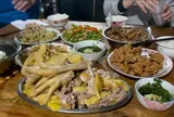 Chỉ mang vài con tôm từ đám cưới về cho con, tôi không ngờ mình trở thành đề tài bàn tán cả làng
