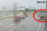 Khoảnh khắc kinh hoàng trên Quốc lộ 1: Xe tải lao thẳng vào loạt phương tiện dừng đèn đỏ, 1 người  tử vong