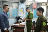Đang ở phòng bạn trai một mình, cô gái bị đối tượng leo vách phòng ngủ "đòi" quan hệ tình dục