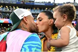 Neymar đón tin vui giữa lúc sự nghiệp tại World Cup nóng lên