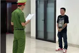 Lái ô tô tông quán ăn rồi liên tục bấm còi, la hét trước trụ sở công an: Phan Minh Trí bị bắt khẩn cấp