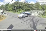 Camera ghi lại diễn biến tai nạn giao thông cực nguy hiểm ở Đồng Tháp: Người đi xe máy vác nhiều thanh vật liệu "xé toạc" kính ô tô
