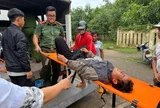 Bị sét đánh gục khi đang khi thác keo, 2 người thoát nguy nhờ cuộc ứng cứu xuyên rừng