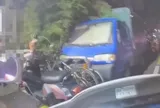 Clip: Say rượu rồi dùng chân lái xe máy, người đàn ông nhận cái kết bất ngờ