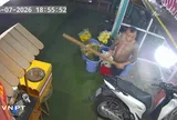 "Huy Tài đui" gây náo loạn tiệm hoa sau khi tấn công vợ cũ bằng dao