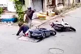 Clip người đàn ông đạp cô gái sau va chạm xe máy gây phẫn nộ, công an vào cuộc