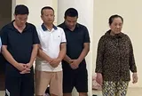 Công an bắt giữ Trần Thị Hằng SN 1963 và 9 người đàn ông