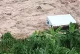 Lũ cuồn cuộn cuốn sập ngôi nhà 2 tầng ở Lai Châu