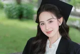 Cận cảnh nhan sắc cực phẩm của "Kim Tae Hee Việt Nam" trong lễ tốt nghiệp sau khi làm dâu hào môn